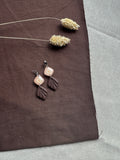 Rosan bruin met bloemen