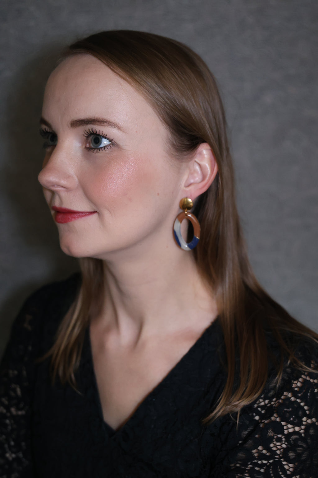 Corine met donkerblauw