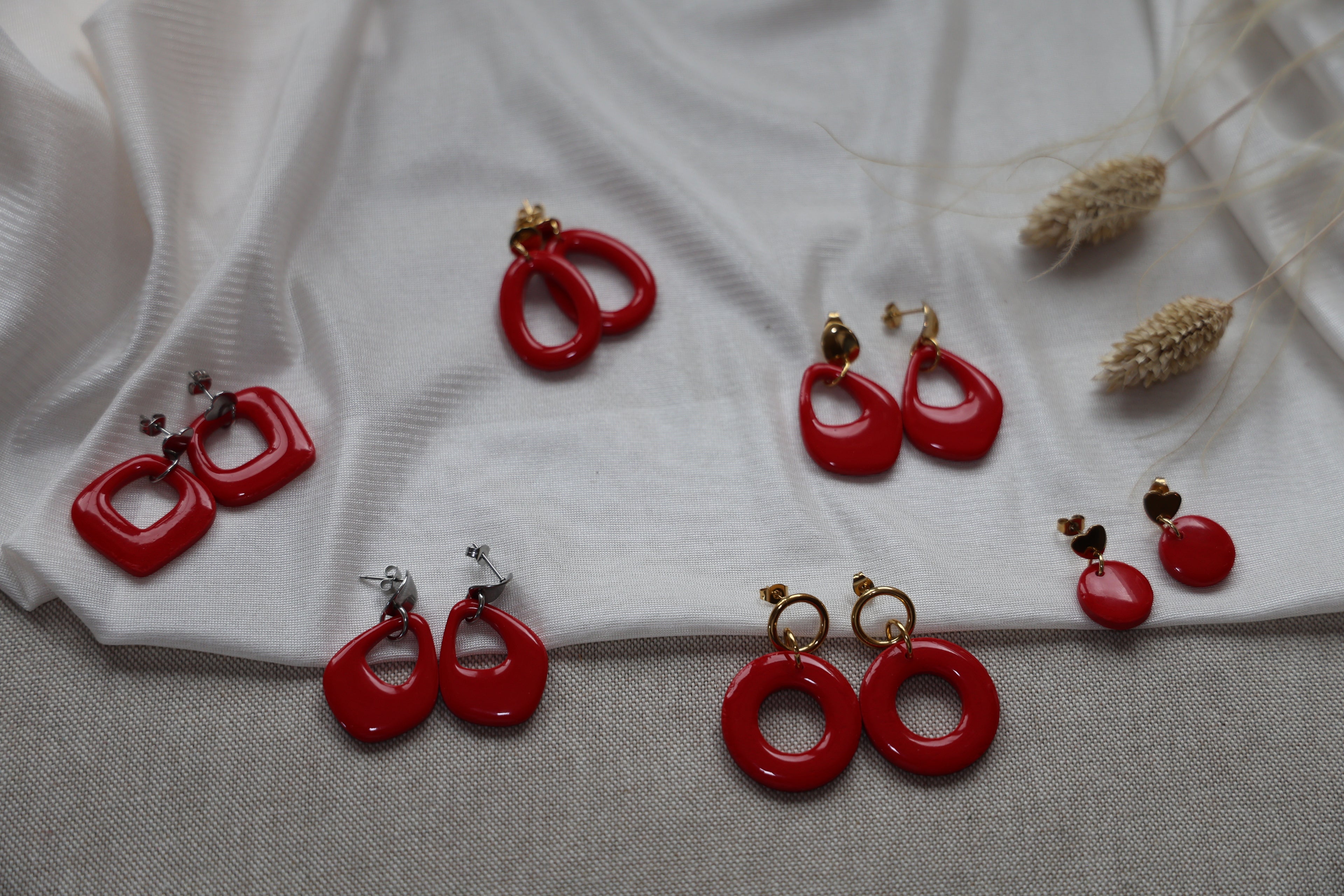 Ronde oorbel Livia rood
