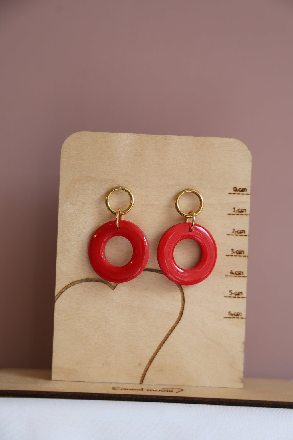 Ronde oorbel Livia rood