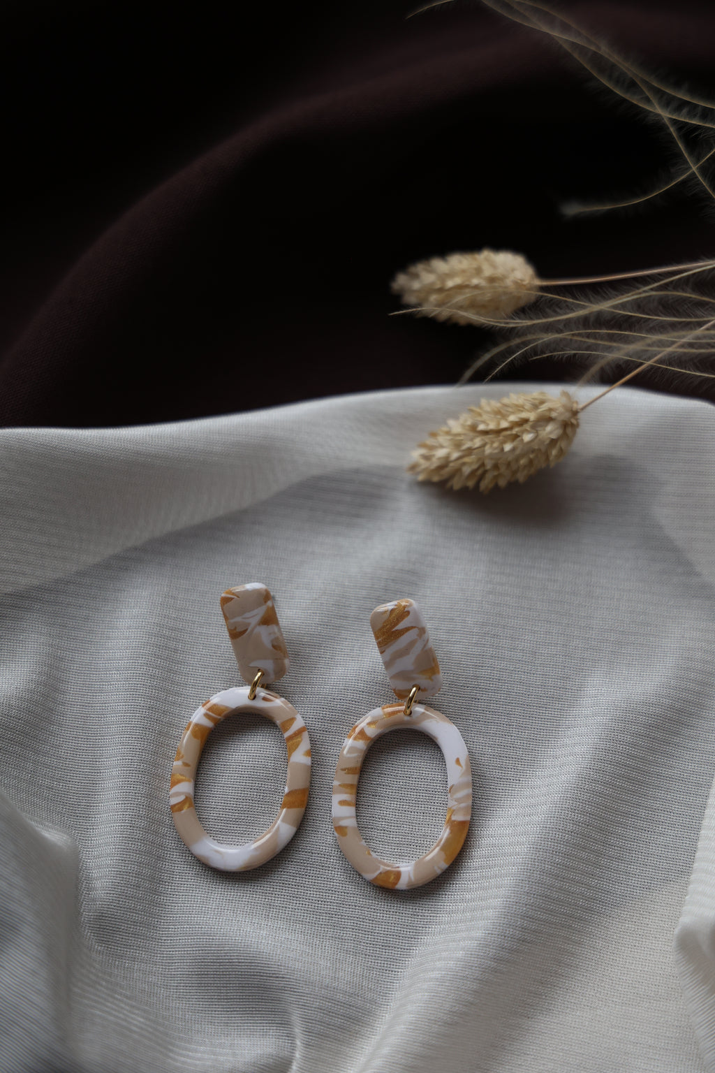 Saar met beige en goud